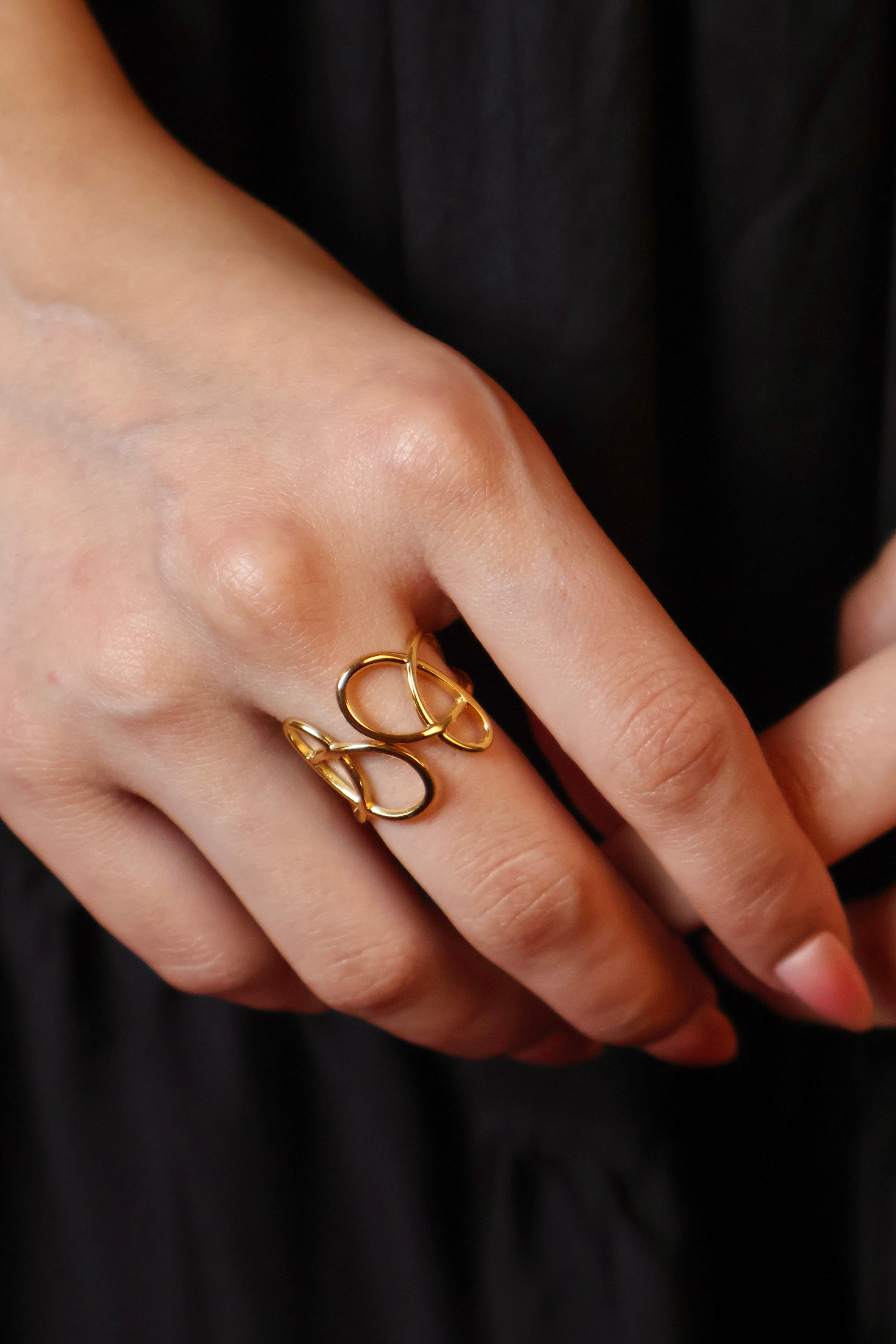 Minimal Line Art golden Ring – Kiyowo Retail
